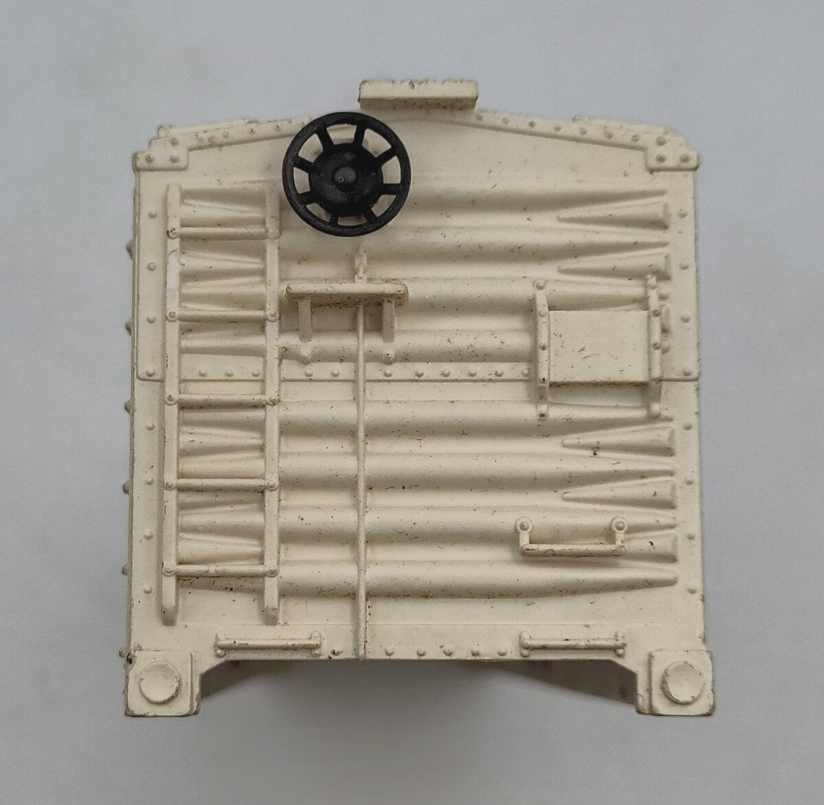 Lionel 3472-61 Eggshell Milk Car Shell Assembly with Aluminum Doors