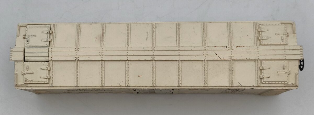 Lionel 3472-61 Eggshell Milk Car Shell Assembly with Aluminum Doors