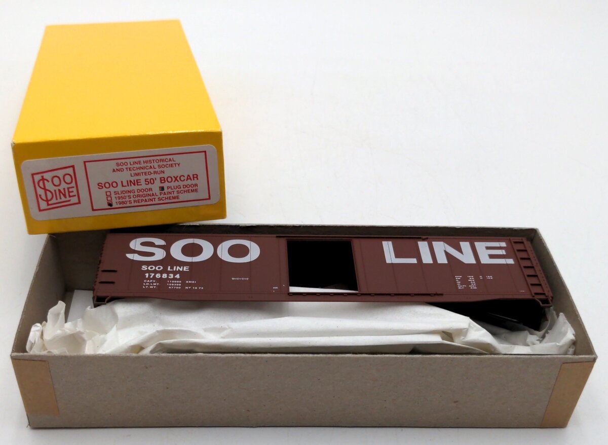 Accurail 176834 HO Scale SOO Line 50' Boxcar Plug Door 1980's Repaint Scheme Kit