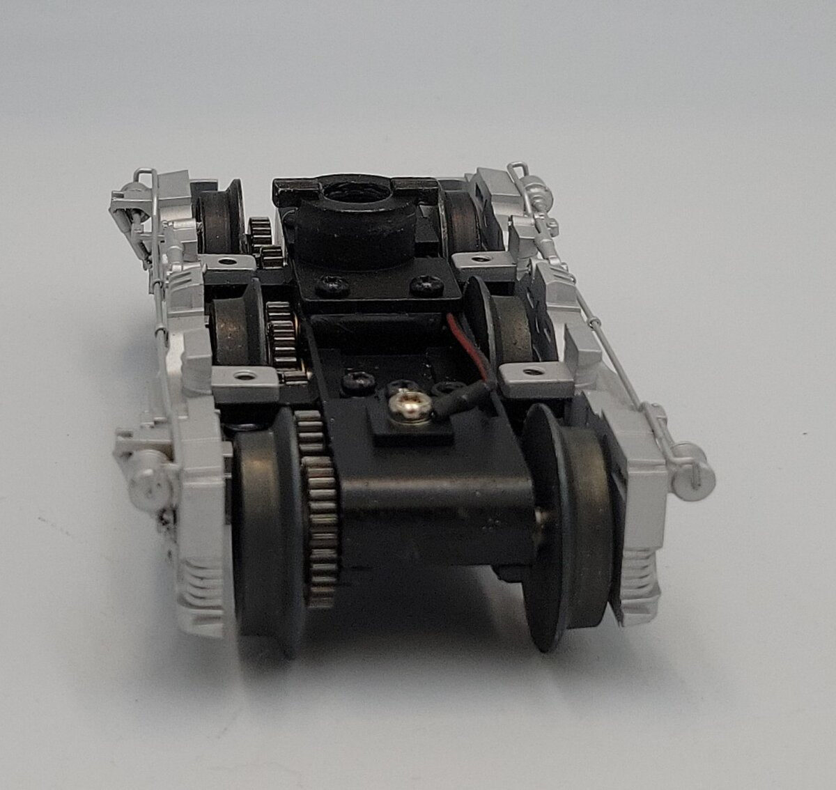 Lionel 38942-765 O Gauge Diecast Painted Silver ES44AC 6-Wheel Front Power Truck