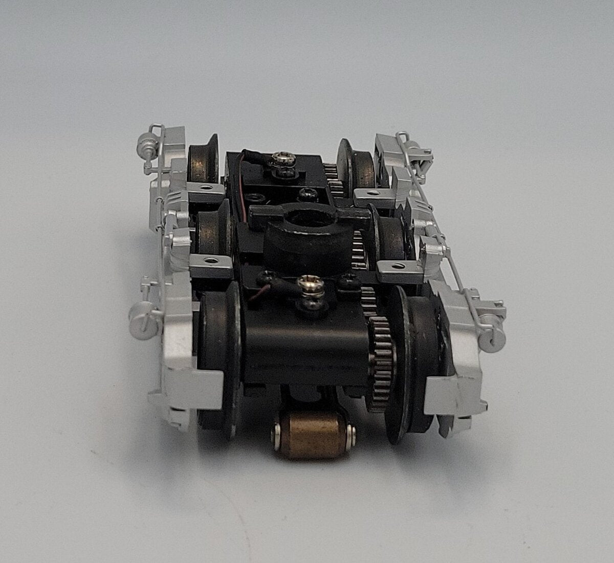 Lionel 38942-765 O Gauge Diecast Painted Silver ES44AC 6-Wheel Front Power Truck