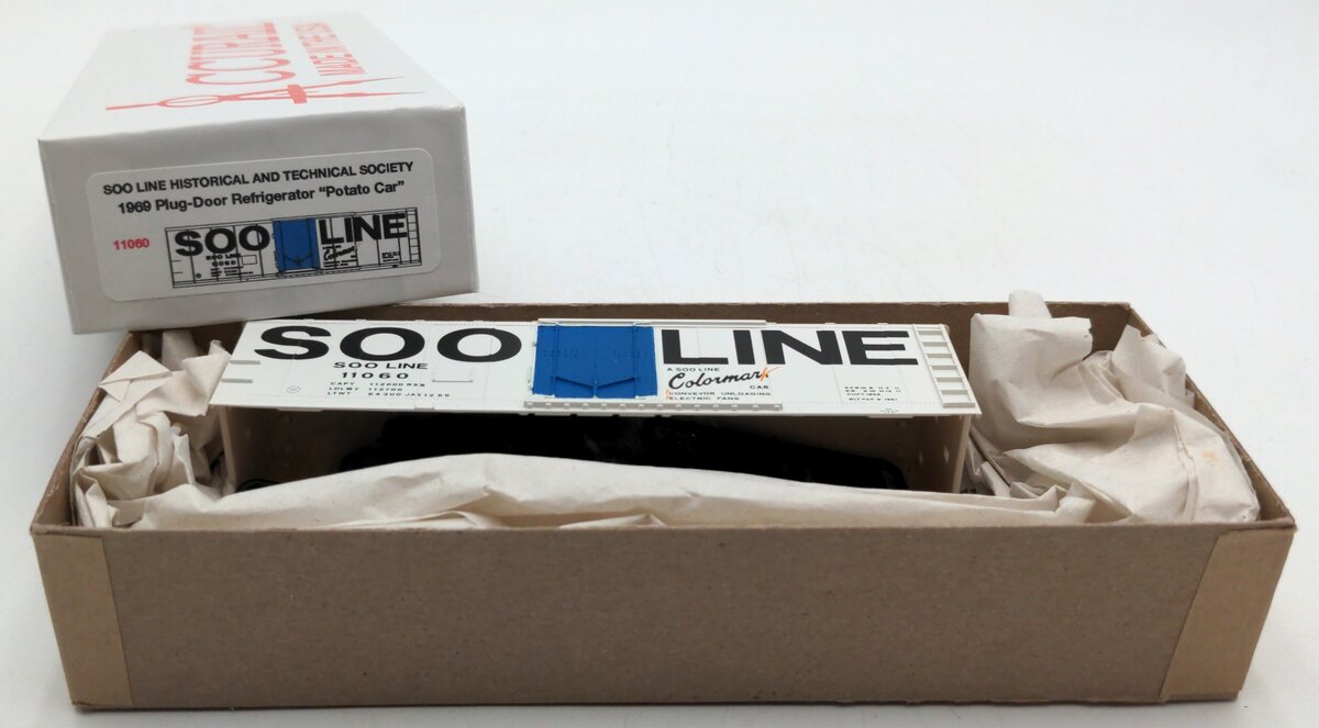 Accurail 11060 SOO Line 1969 Plug Door Refrigerator "Potato Car" Kit