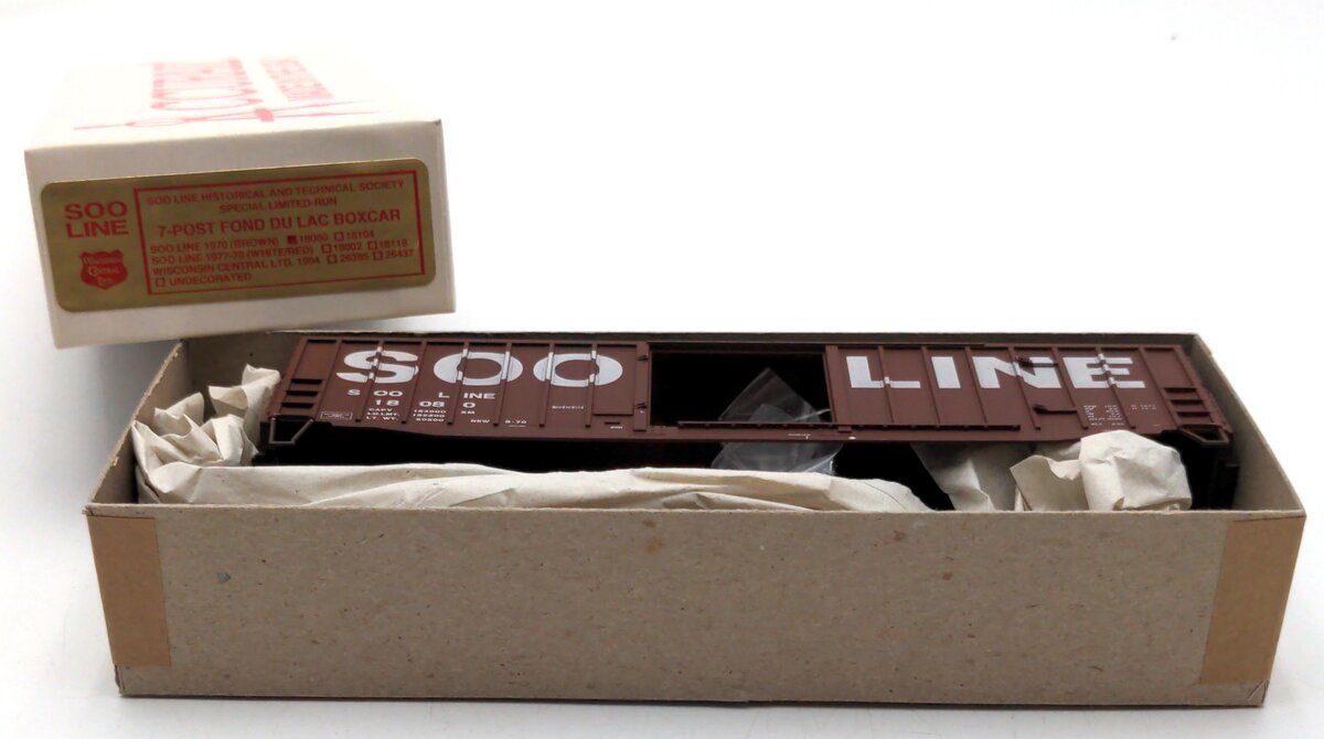 Accurail 18080 HO Scale 50' 7 Post Fond Du Lac Boxcar SOO Line 1970 Brown Kit