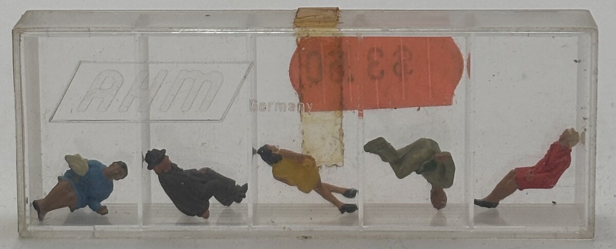 AHM 6006 HO Seated Traveler Figures