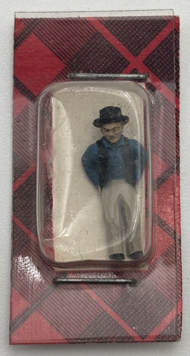 Campbell Scale Models 1235 HO Kibitzer Figure