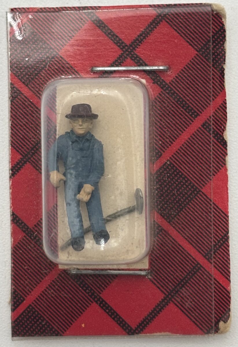 Campbell Scale Models 1225 HO Section Hand With Shovel Figure