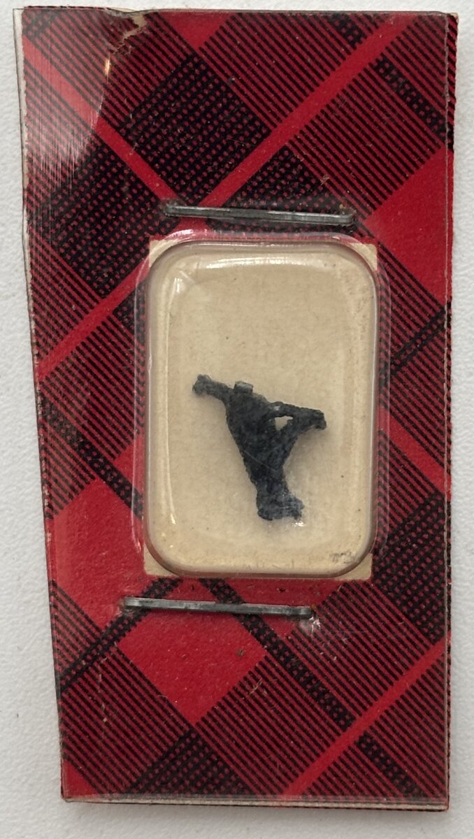 Campbell Scale Models 1400 HO Dog Scratching Figure