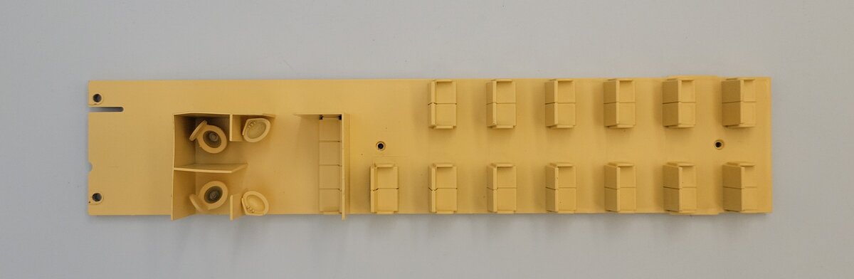 Lionel 82568-4 Tan Passenger Car Interior Seating Insert with Two Bathrooms