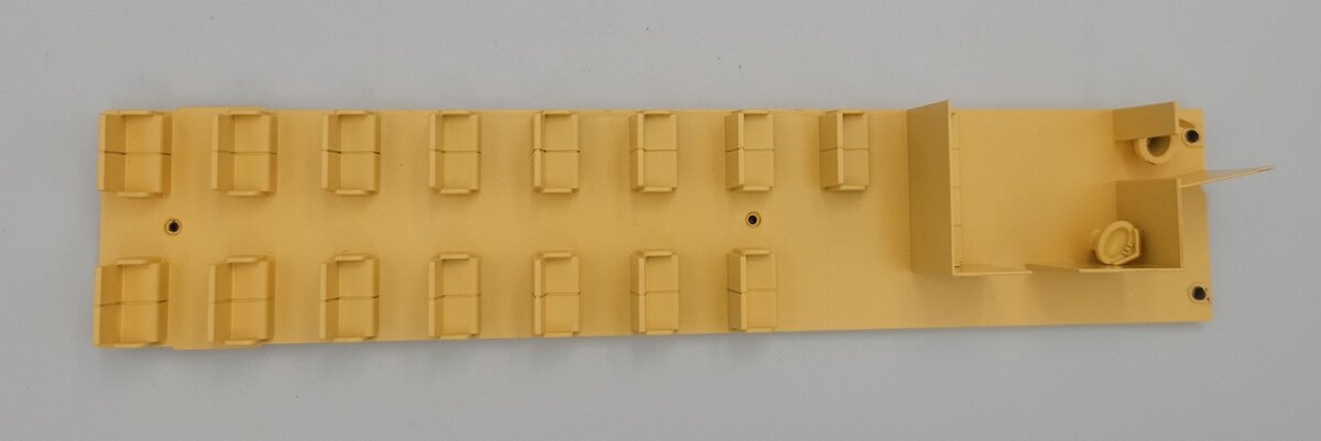 Lionel 82568-5 O Gauge Tan Passenger Car Interior Seats w/ One Bathroom