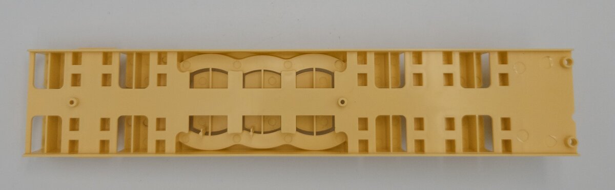 Lionel 82886-4 O Gauge 21" Passenger Diner Car Tan Seats & Table Interior