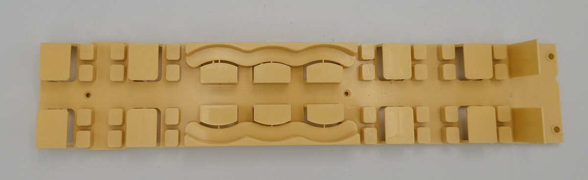 Lionel 82886-4 O Gauge 21" Passenger Diner Car Tan Seats & Table Interior