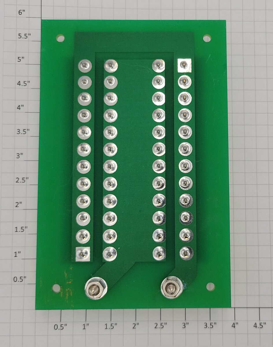 MTH 50-1020 24-Port Terminal Power Distribution Block without Feet