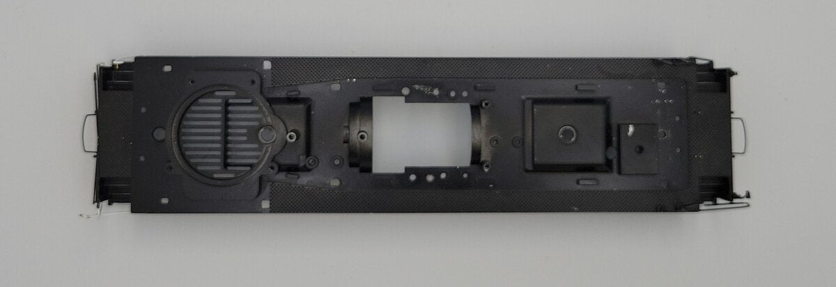Lionel 2133610-034 O Gauge Diecast Black/Yellow SW-8 Diesel Switcher Frame
