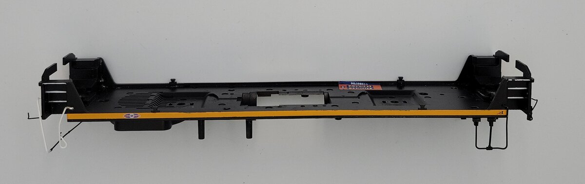 Lionel 2133610-034 O Gauge Diecast Black/Yellow SW-8 Diesel Switcher Frame