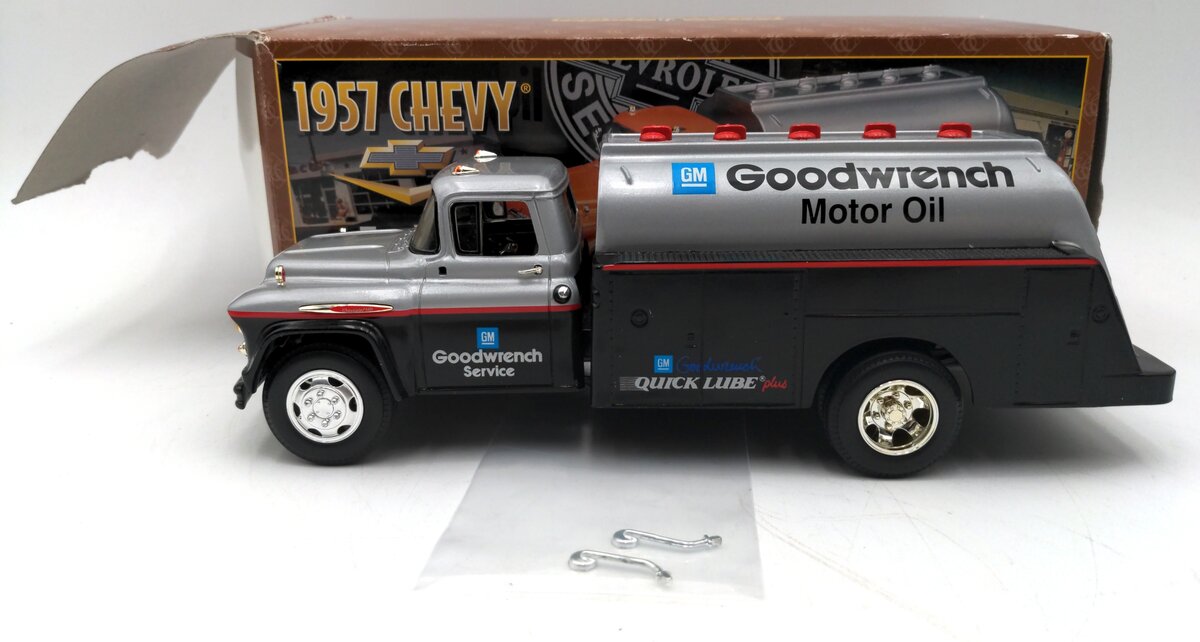Ertl H235 1:25 Scale 1957 Chevy Tanker
