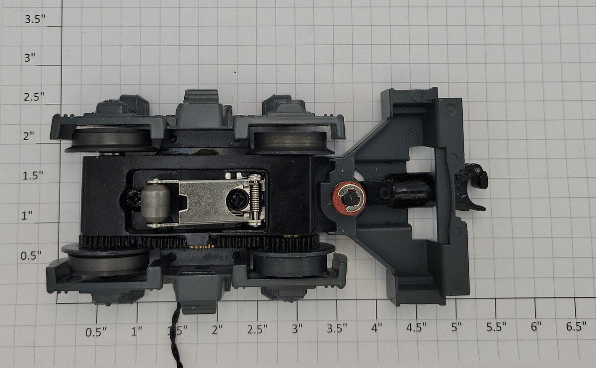 Lionel 82827-652 O Gauge Diecast GP Gray/White Powered Truck w/ Coil Coupler