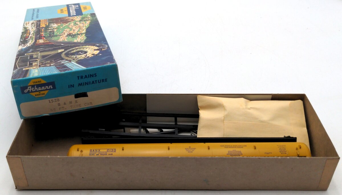 Athearn 1528 HO Scale SANX 62' Tank Car #2130 Kit