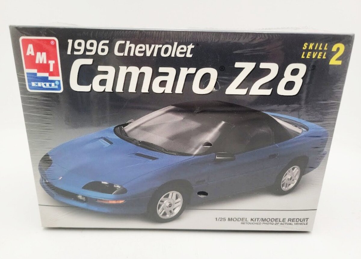 AMT 8033 1:25 Scale Ertl 1996 Chevrolet Camaro Z 28 Plastic Model Kit