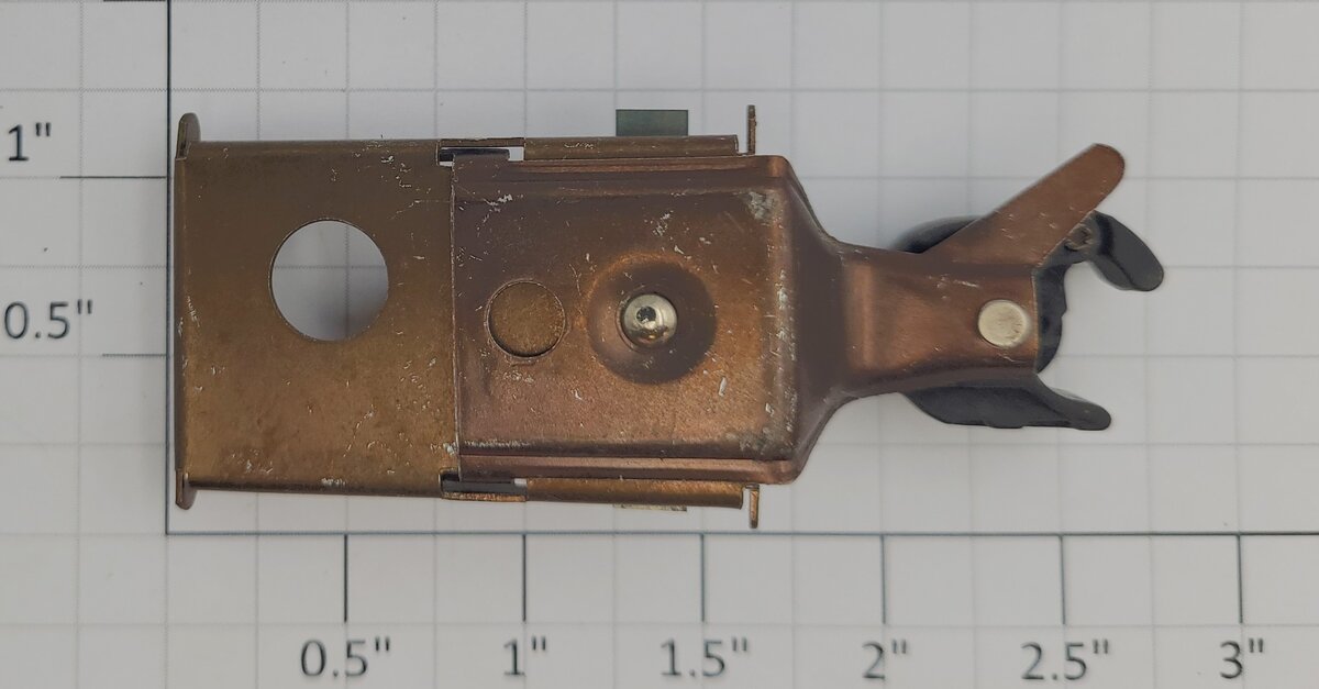 Lionel 480-25 Bronzed Base Plate with Operating Coupler and Tab