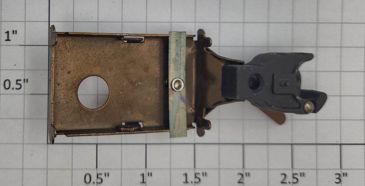 Lionel 480-25 Bronzed Base Plate with Operating Coupler and Tab