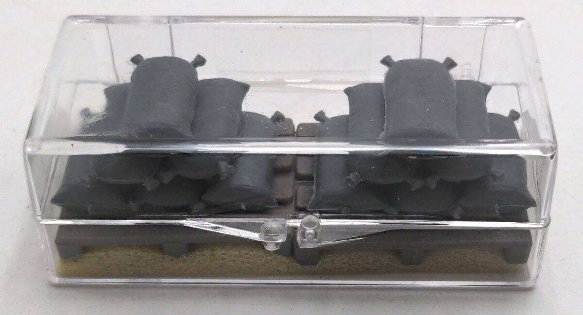 The Ink Well 1:48 Scale 12 Gunny Sacks with 2 Pallets