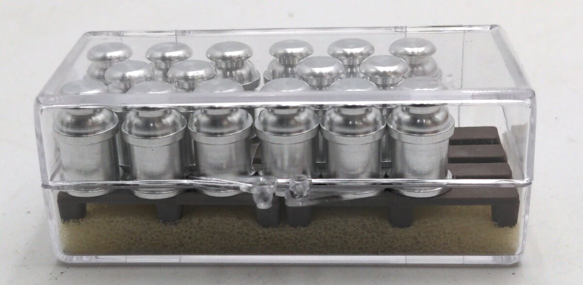 The Ink Well 1:48 Scale 16 Aluminum Milk Cans with 2 Pallets
