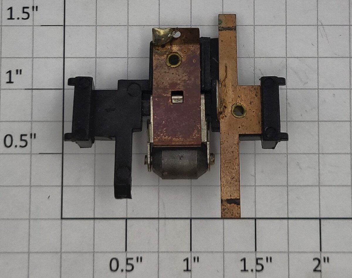 Lionel 9050-150 Collector Pickup Assembly with Roller & Bracket