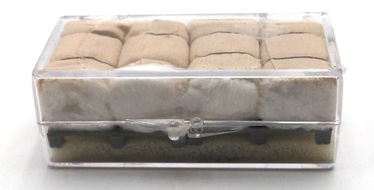 The Ink Well 1:48 Scale 4 Cotton Bales with 2 Pallets