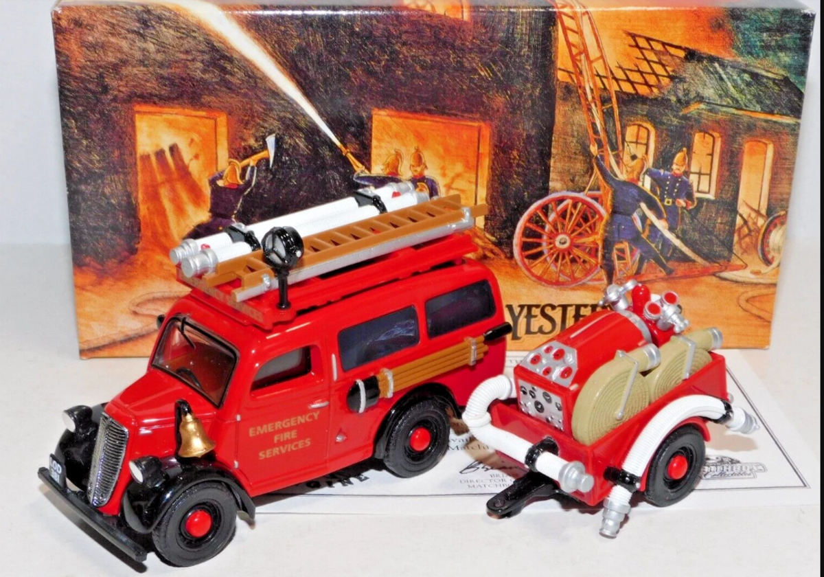 Matchbox YFE18-M 1:43 Scale Diecast 1950 Ford E83W Van Fire Pumper