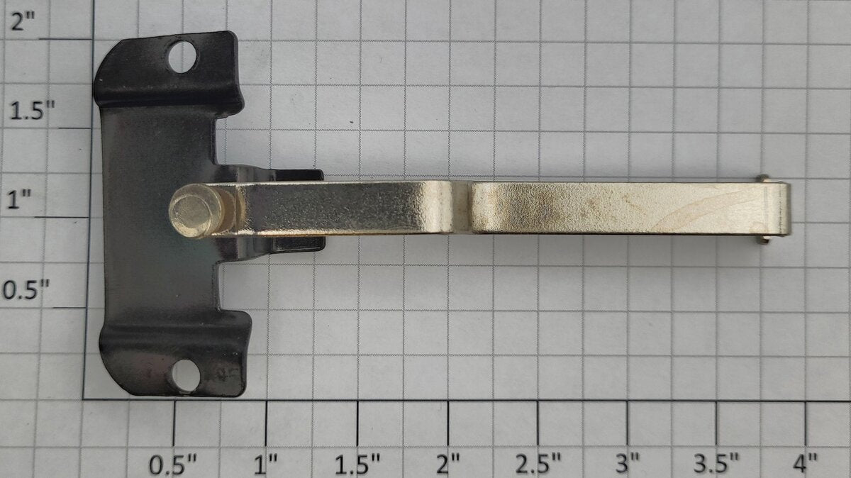 Lionel 224E-19 Prewar Steam Locomotive Drawbar and Bracket
