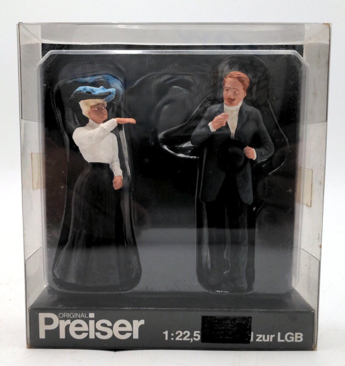 Preiser 5051 G Scale Woman Gentleman Hand Kiss Figures (Set of 2)