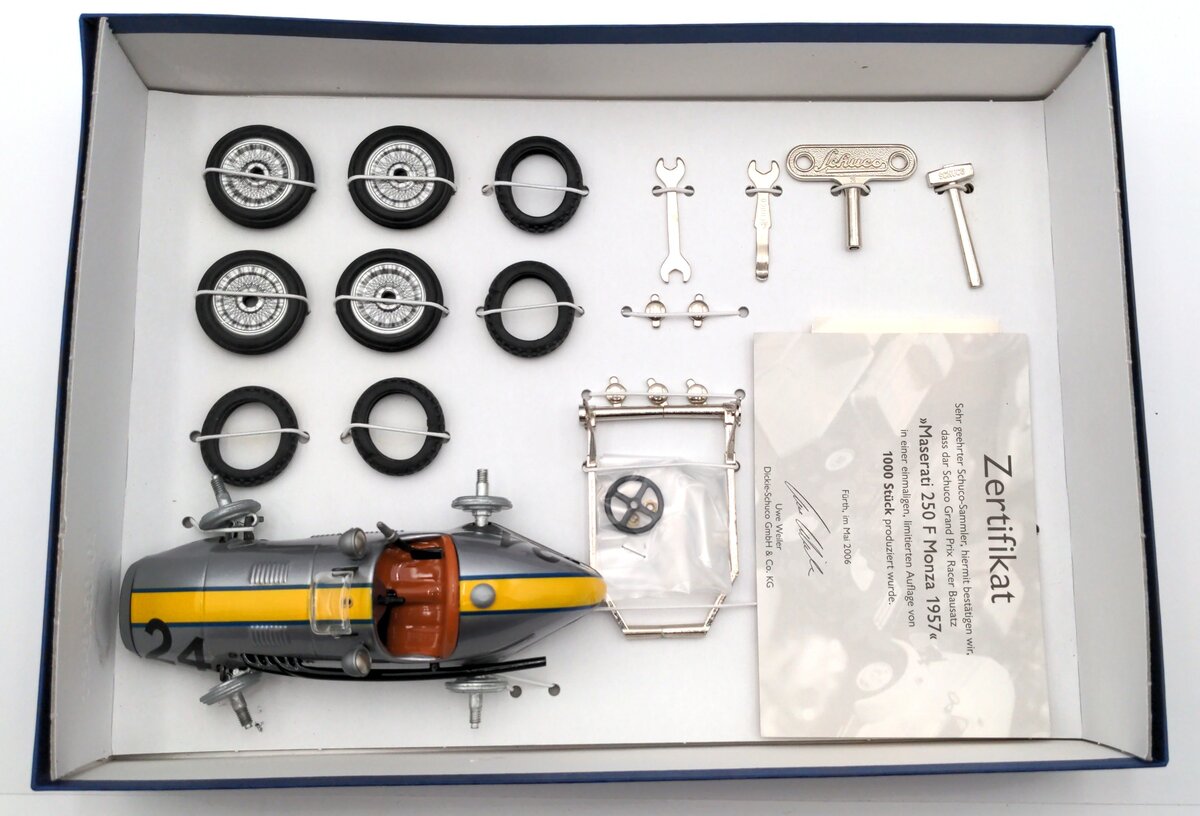 Schuco 01090 Tin-Lithograph  Grand Prix Racer Bausatz Wind-Up Car Kit.
