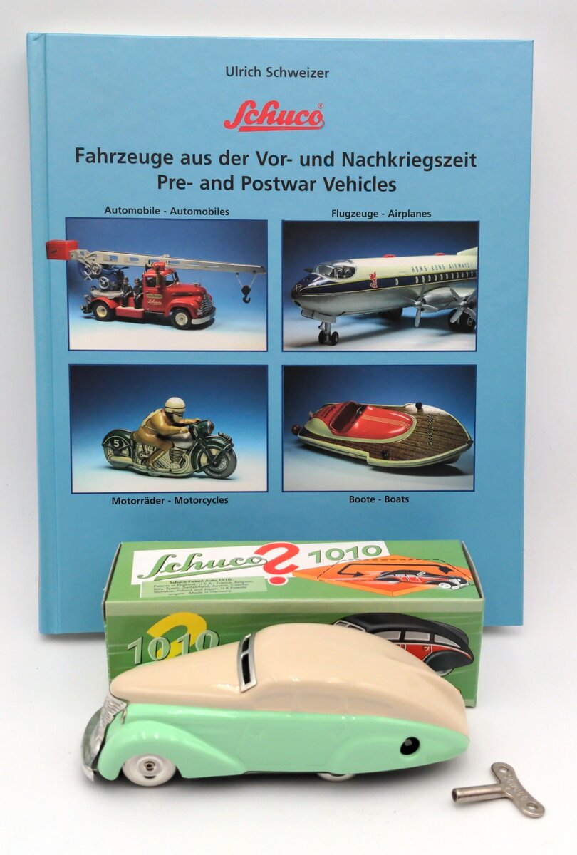 Schuco 01055 Nostalgie-Set Book & Wendeauto 1010 Tin Lithographed Wind-Up Car