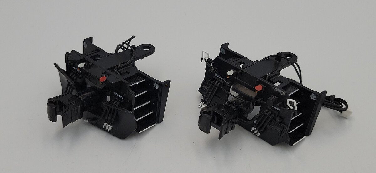 Lionel 82207-651/652 Diecast ES44AC Black/White Diesel Loco Front & Rear Pilots