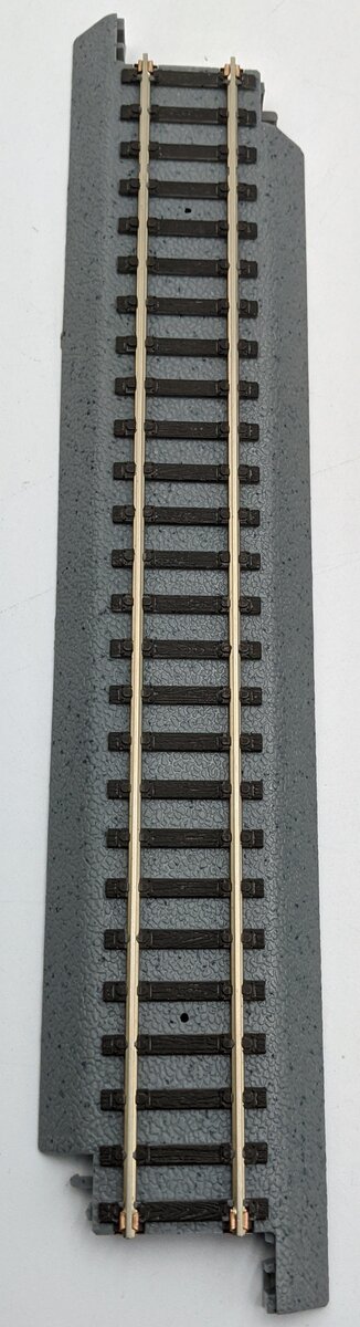 Walthers 931-1351 HO 9" Straight Section Power-Loc Track