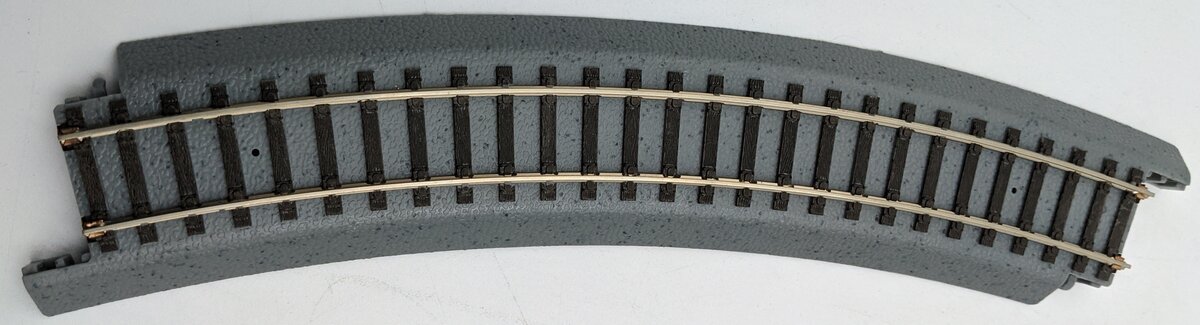 Walthers 931-1352 HO 18" Radius Curve Power-Loc Track