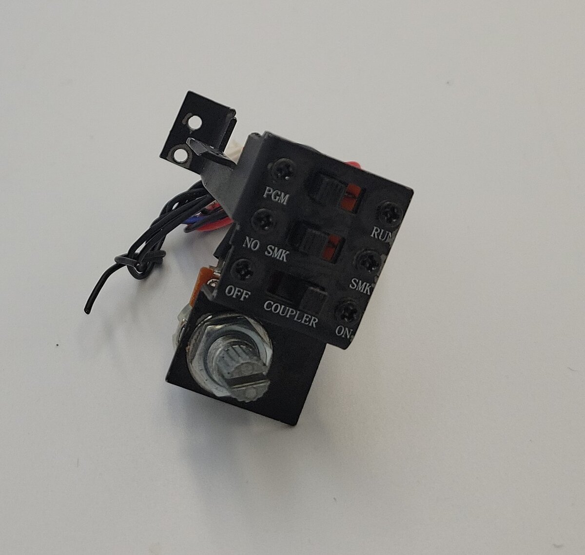 Lionel FS-2013 O Gauge 3-Function Switch with Harness, Potentiometer and Bracket