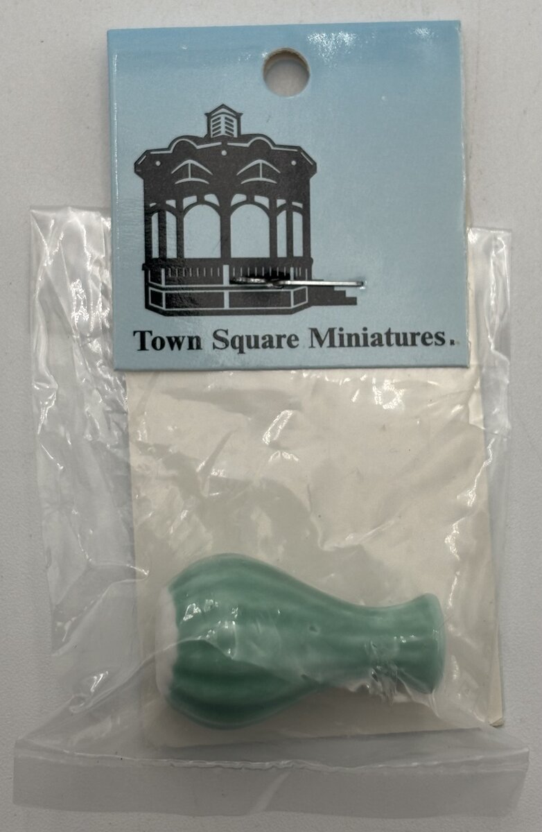 Town Square Miniatures G6552 1:12 Green Vase