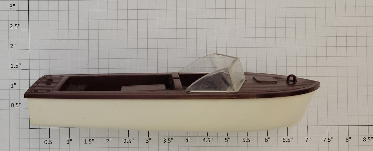 Lionel 6801-60 White and Brown Boat in Separate Sale Box