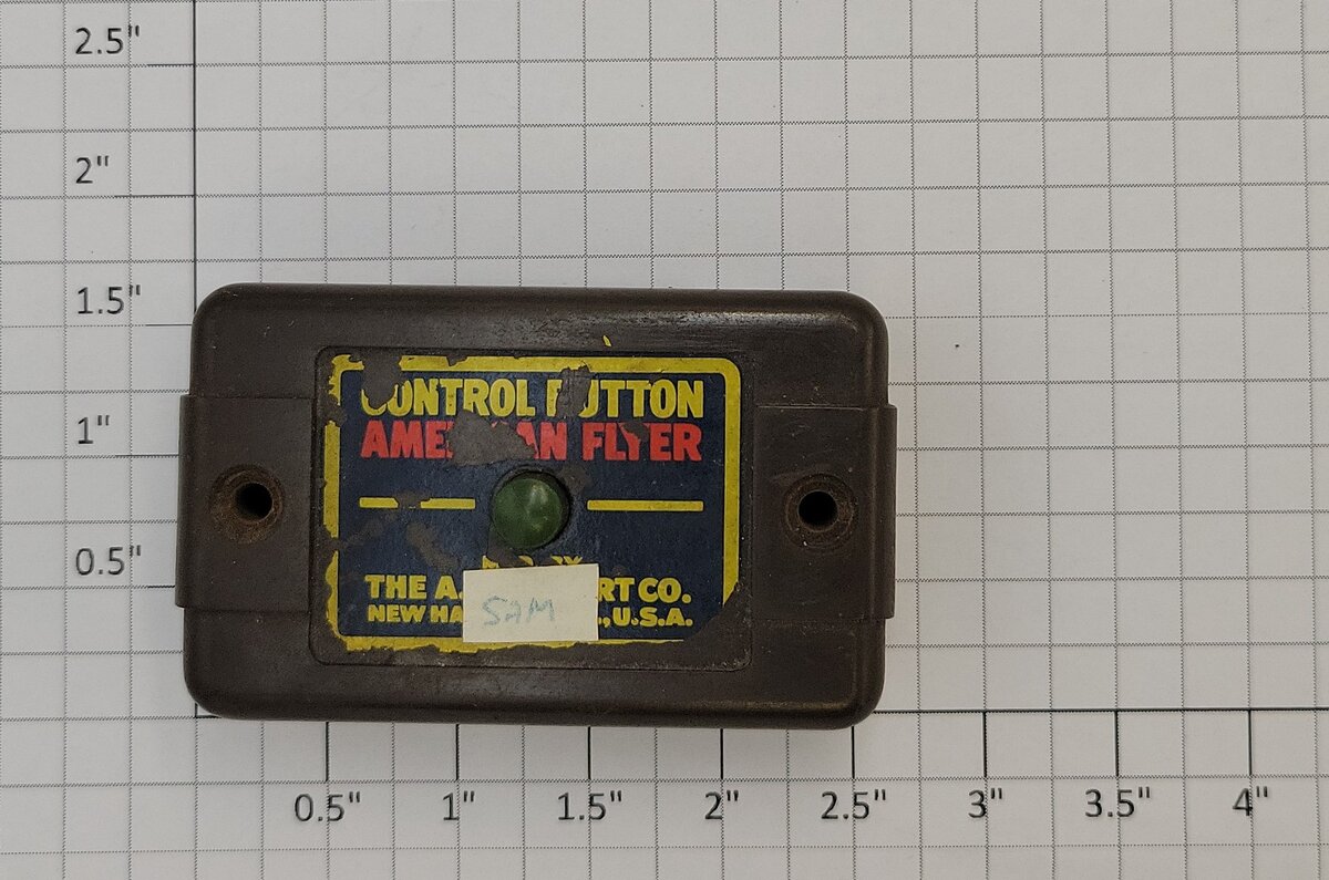 American Flyer XA10961 S Scale 3-Color Print Brown / Green Control Button