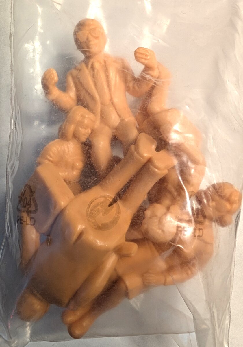 WeHonest Model G Scale Unpainted Plastic Seated Passengers (Set of 5)
