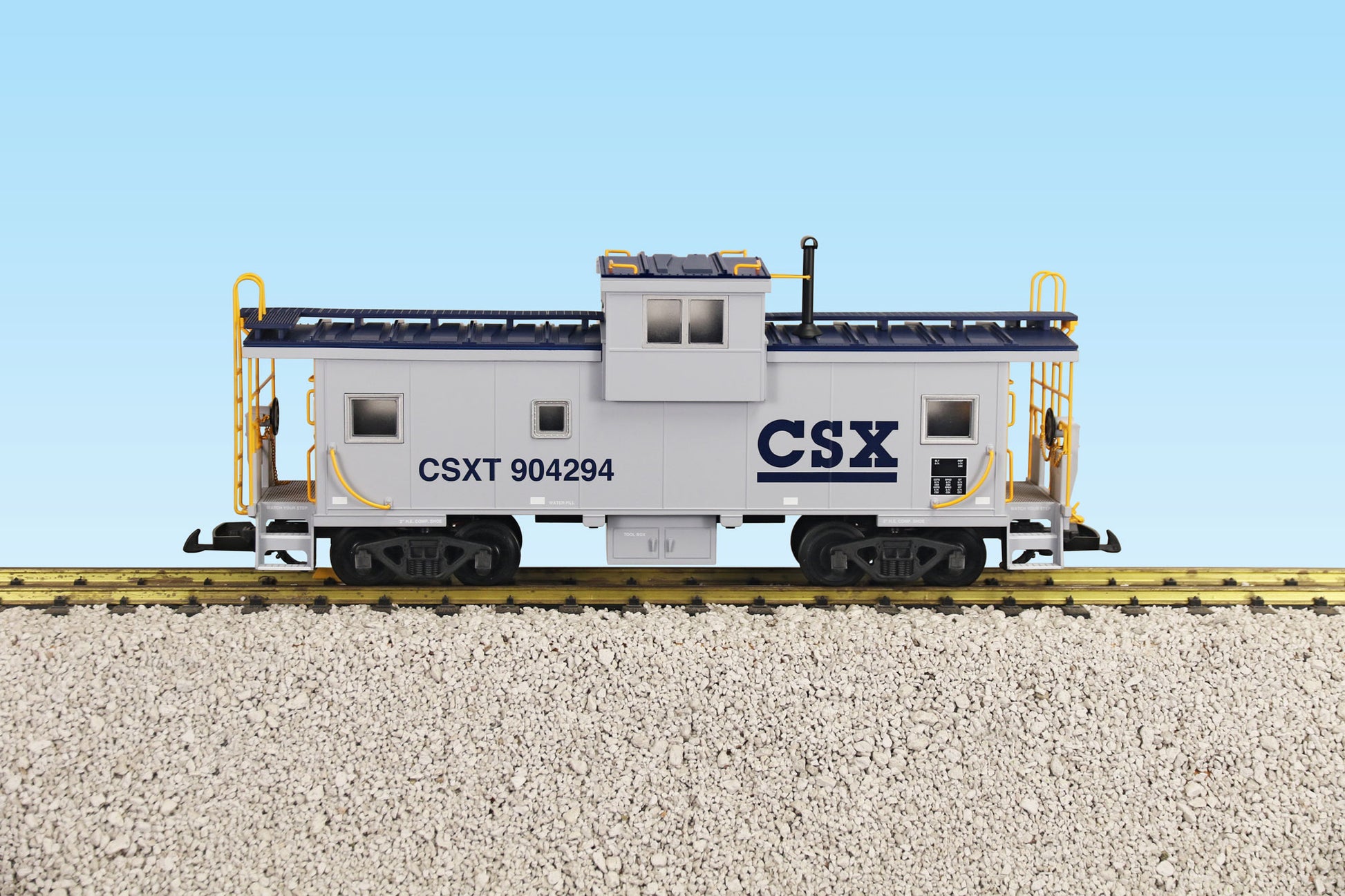 USA Trains R12112 G CSX Extended Vision Caboose #904294