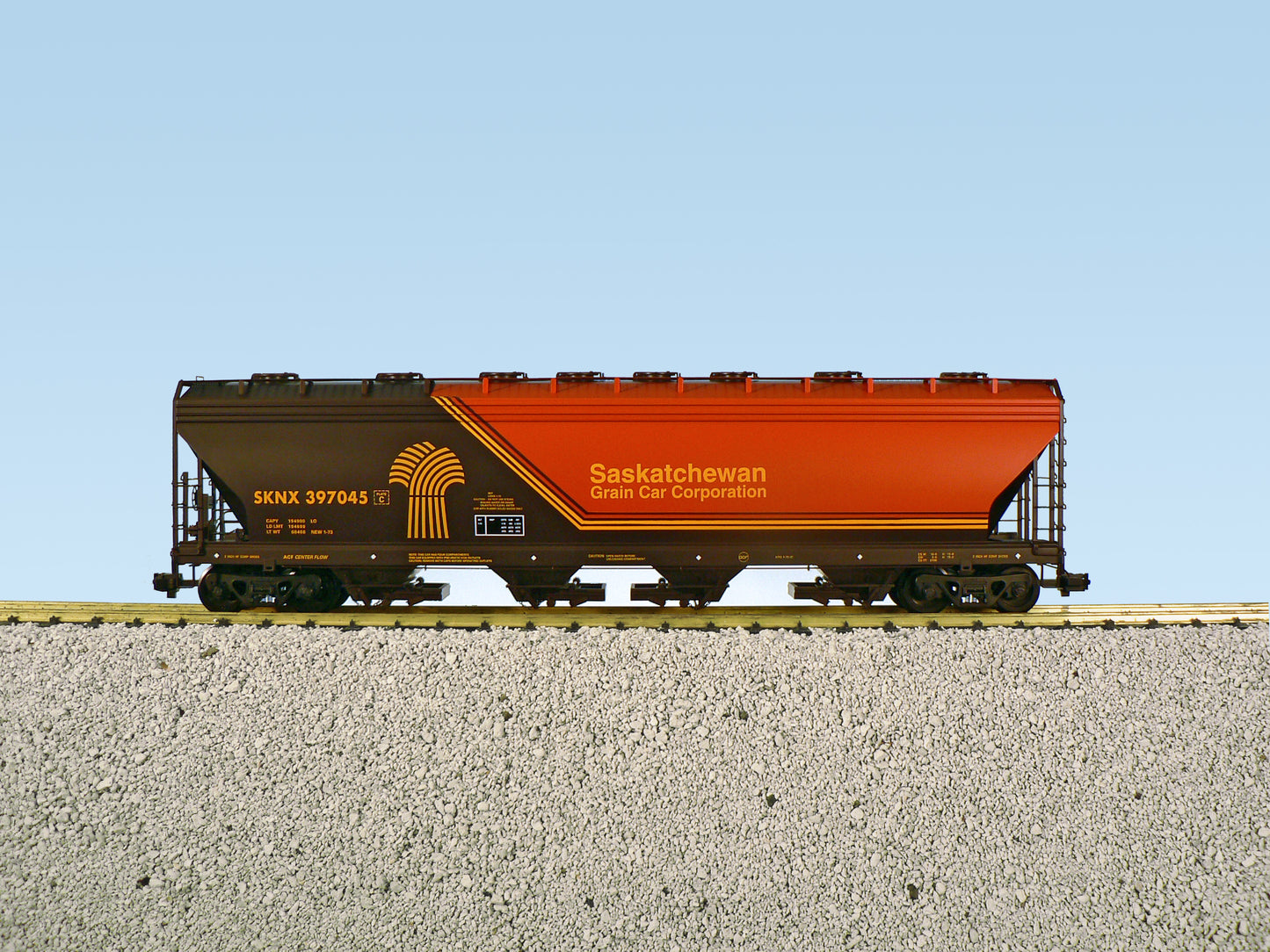 USA Trains R14127 G Saskatchewan 4-Bay Center Flow Hopper Car #397055