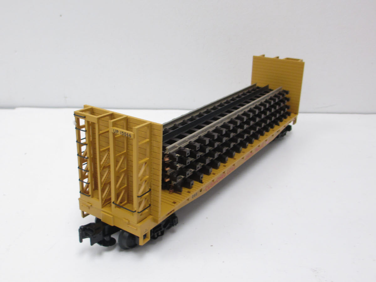 MTH 20-98147 O Union Pacific Bulkhead Flatcar #15066 w/4-ScaleTrax Sections LN/Box