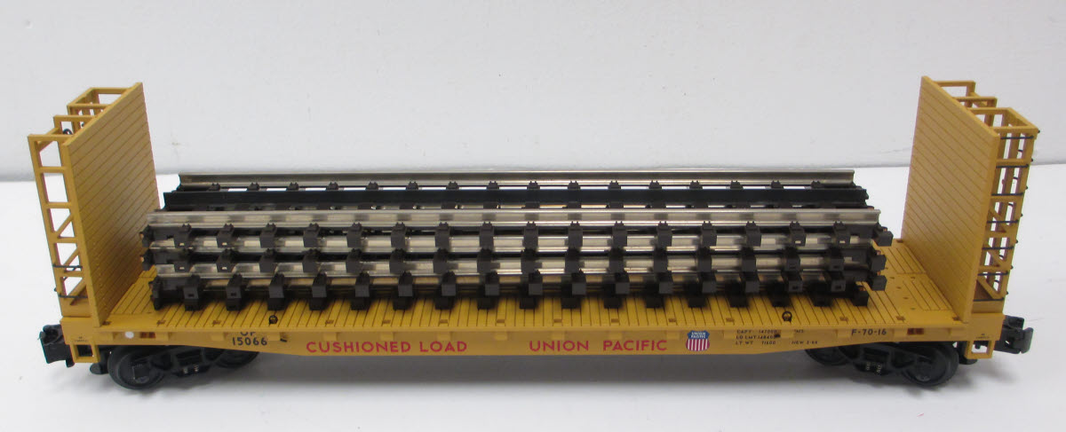 MTH 20-98147 O Union Pacific Bulkhead Flatcar #15066 w/4-ScaleTrax Sections LN/Box
