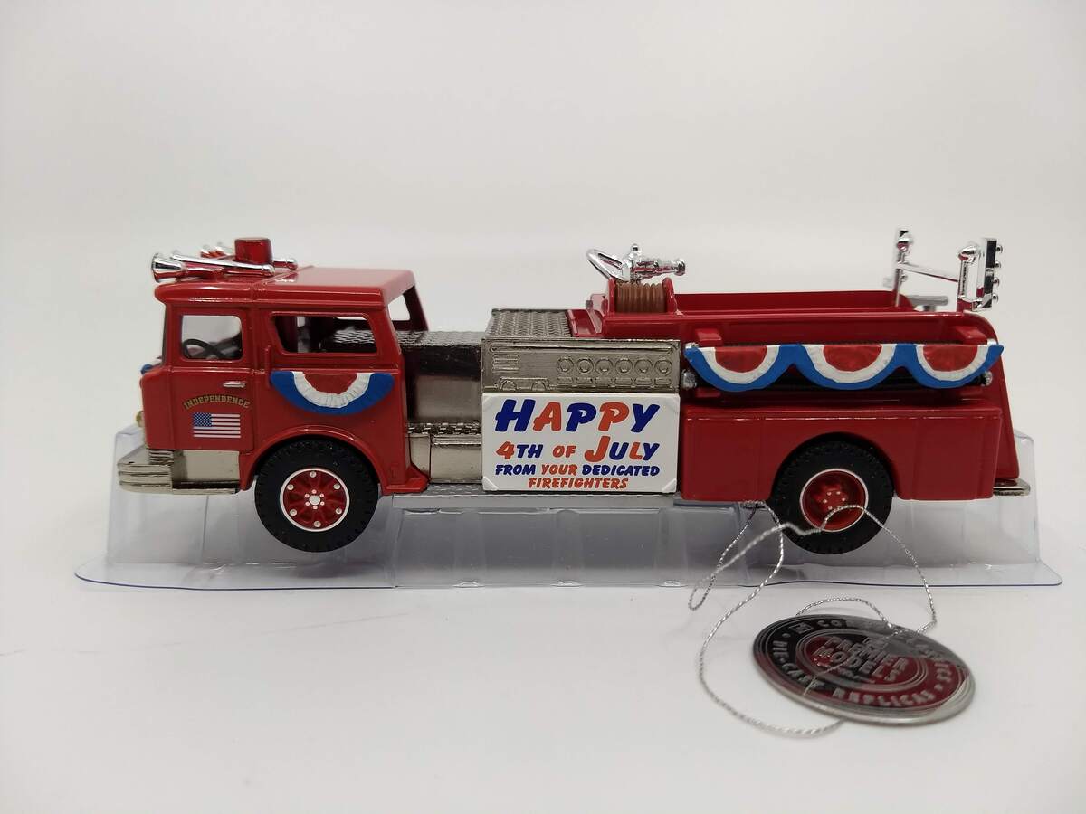 Corgi 52006 1:50 Scale Mack CF Pumper 