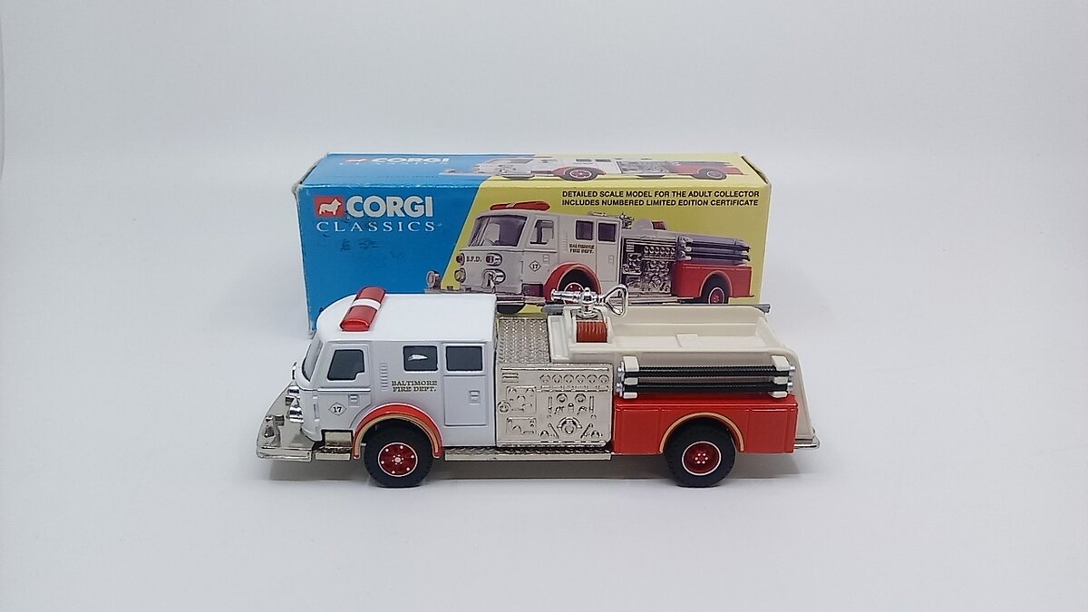 Corgi 51702 1:50 Die Cast Baltimore American La France Pumper Firetruck