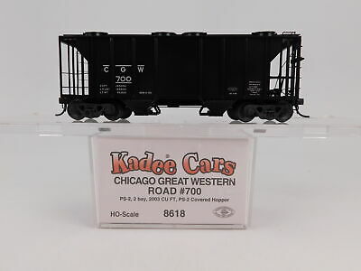 Kadee 8618 HO Scale CGW PS-2 Covered Hopper #700 LN/Box
