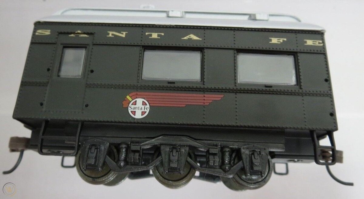 Walthers 932-26 HO Scale Santa Fe Piker Passenger Car