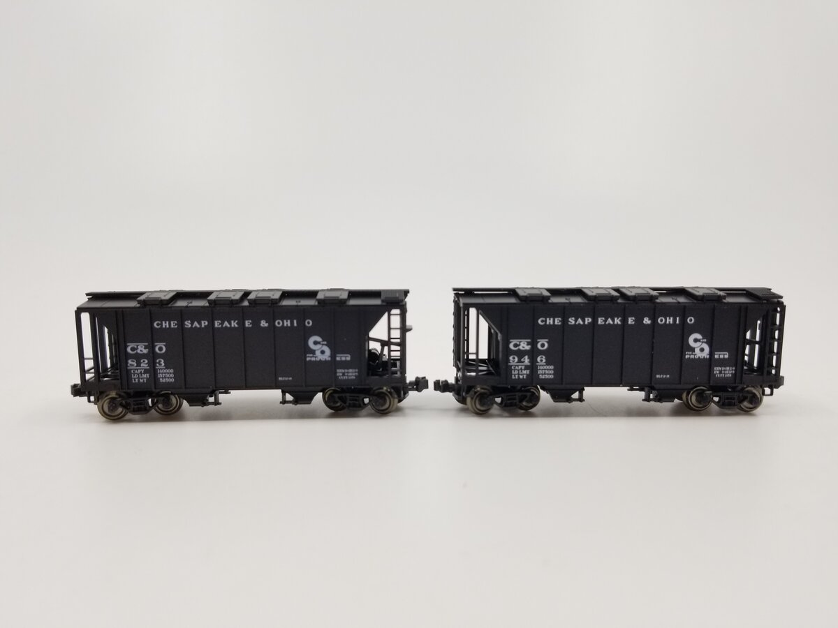 Kato 186-0105 N-Scale C&O ACF 70T 2-Bay Closed Side Covered Hopper #823, #946 LN/Box